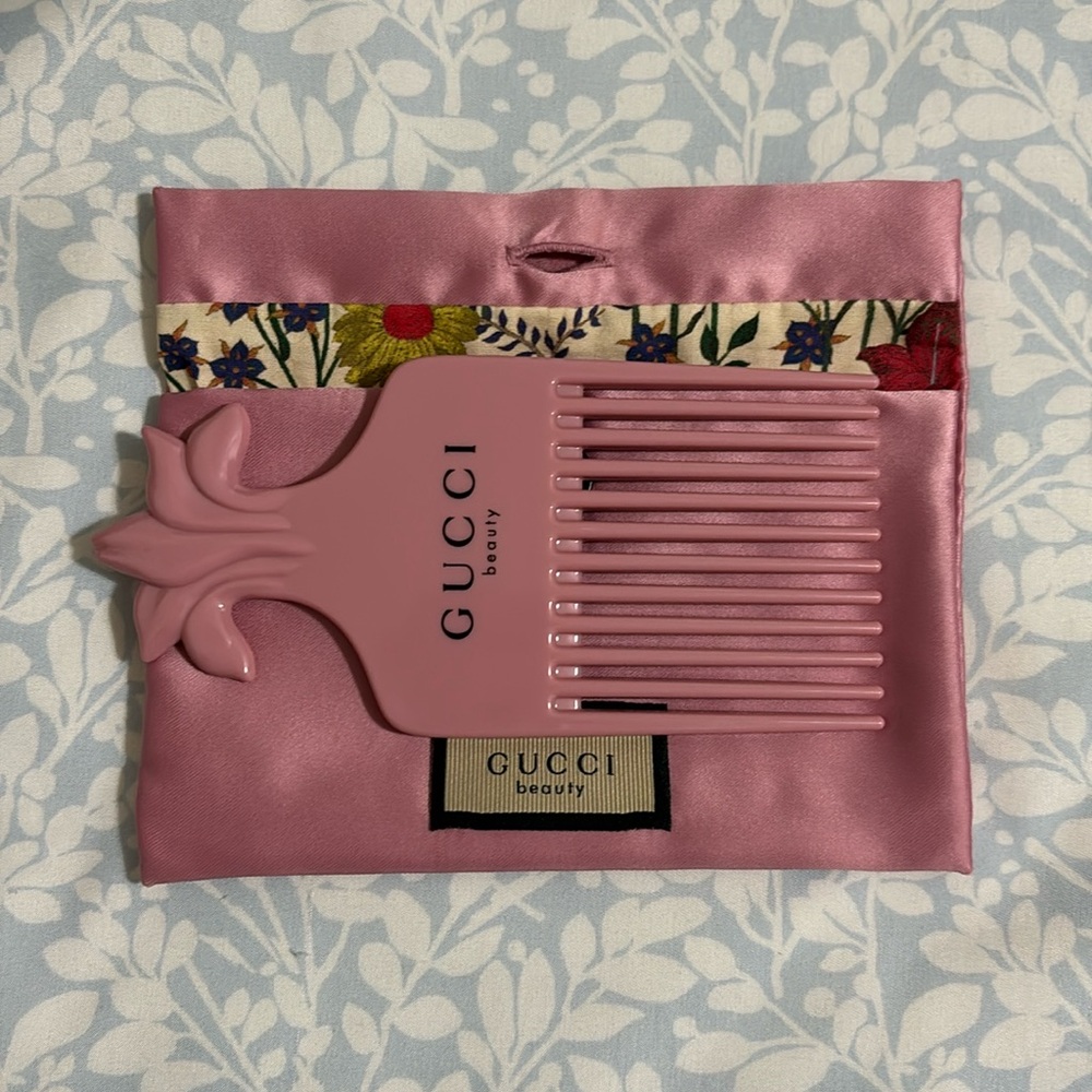 Gucci comb with silk pouch